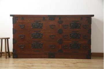 中古　美品　岩谷堂箪笥　迫力のある手打ち金具が見事な衣装タンス(和タンス、衣装箪笥、引き出し、サイドボード)(R-057633)