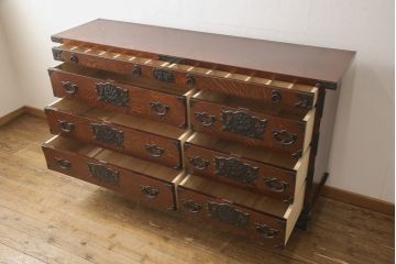 中古　美品　岩谷堂箪笥　迫力のある手打ち金具が見事な衣装タンス(和タンス、衣装箪笥、引き出し、サイドボード)(R-057633)