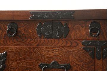 中古　美品　岩谷堂箪笥　迫力のある手打ち金具が見事な衣装タンス(和タンス、衣装箪笥、引き出し、サイドボード)(R-057633)