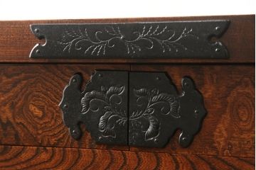 中古　美品　岩谷堂箪笥　迫力のある手打ち金具が見事な衣装タンス(和タンス、衣装箪笥、引き出し、サイドボード)(R-057633)