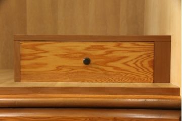 中古　美品　屋久杉　密に詰まった杢目が美しいワードローブ(定価約70万円)(洋服タンス、収納棚)(R-057634)