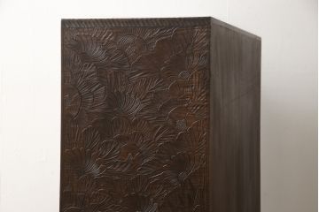中古　美品　好一作　隅々まで施された彫刻が目を引く日光彫りチェスト(引き出し、衣装タンス、収納箪笥)(R-057638)