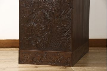 中古　美品　好一作　隅々まで施された彫刻が目を引く日光彫りチェスト(引き出し、衣装タンス、収納箪笥)(R-057638)
