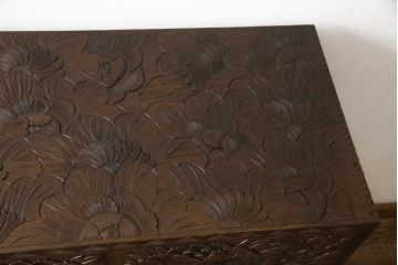 中古　美品　好一作　隅々まで施された彫刻が目を引く日光彫りチェスト(引き出し、衣装タンス、収納箪笥)(R-057638)