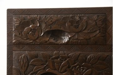 中古　美品　好一作　隅々まで施された彫刻が目を引く日光彫りチェスト(引き出し、衣装タンス、収納箪笥)(R-057638)