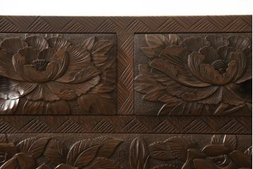 中古　美品　好一作　隅々まで施された彫刻が目を引く日光彫りチェスト(引き出し、衣装タンス、収納箪笥)(R-057638)