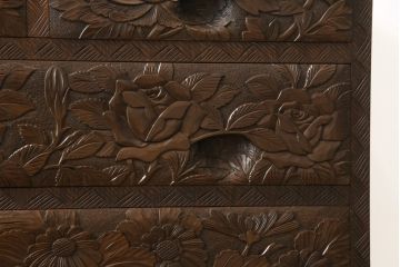 中古　美品　好一作　隅々まで施された彫刻が目を引く日光彫りチェスト(引き出し、衣装タンス、収納箪笥)(R-057638)
