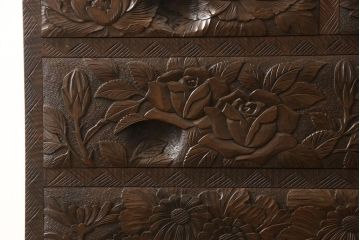 中古　美品　好一作　隅々まで施された彫刻が目を引く日光彫りチェスト(引き出し、衣装タンス、収納箪笥)(R-057638)