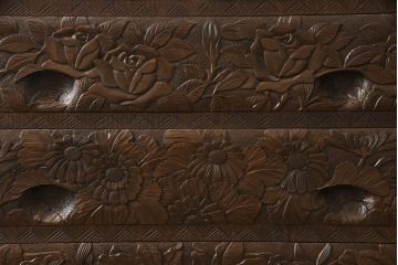 中古　美品　好一作　隅々まで施された彫刻が目を引く日光彫りチェスト(引き出し、衣装タンス、収納箪笥)(R-057638)