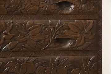 中古　美品　好一作　隅々まで施された彫刻が目を引く日光彫りチェスト(引き出し、衣装タンス、収納箪笥)(R-057638)