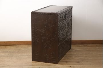 中古　美品　大坂屋製　軽井沢彫り　繊細かつ大胆な彫刻が魅力的なチェスト(引き出し、衣装タンス、収納箪笥)(R-057639)
