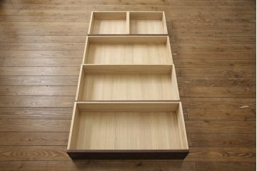 中古　美品　大坂屋製　軽井沢彫り　繊細かつ大胆な彫刻が魅力的なチェスト(引き出し、衣装タンス、収納箪笥)(R-057639)