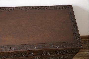 中古　美品　大坂屋製　軽井沢彫り　繊細かつ大胆な彫刻が魅力的なチェスト(引き出し、衣装タンス、収納箪笥)(R-057639)