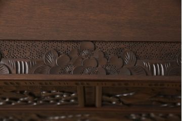 中古　美品　大坂屋製　軽井沢彫り　繊細かつ大胆な彫刻が魅力的なチェスト(引き出し、衣装タンス、収納箪笥)(R-057639)