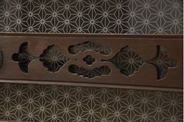 ラフジュ工房オリジナル　古建具リメイク　当店オリジナルガラス　麻の葉模様のガラスがレトロな雰囲気を醸し出すローボード(テレビボード、サイドボード、リビングボード、収納棚、戸棚)(R-057641)