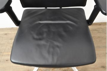 中古　美品　ドイツ　高級オフィスチェア　セダス社(SEDUS)　アルミポリッシュ　上質なデスクワークの空間を演出するハイバックレザーデスクチェア(本革、椅子、イス、アームチェア)(定価約39万円)(R-057644)