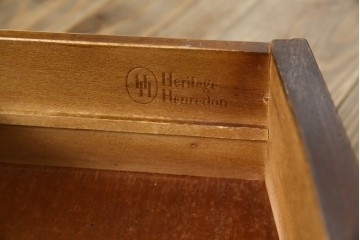 中古　ヘリテイジヘンレドン(Heritage　Henredon)　マホガニー材　上品でクラシカルな雰囲気を漂わせるチェスト　(R-057647)