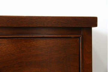 中古　ヘリテイジヘンレドン(Heritage　Henredon)　マホガニー材　上品でクラシカルな雰囲気を漂わせるチェスト　(R-057647)