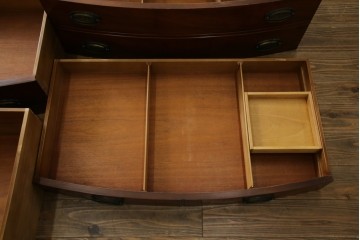中古　ヘリテイジヘンレドン(Heritage　Henredon)　マホガニー材　上品でクラシカルな雰囲気を漂わせるチェスト　(R-057647)