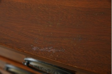 中古　ヘリテイジヘンレドン(Heritage　Henredon)　マホガニー材　上品でクラシカルな雰囲気を漂わせるチェスト　(R-057647)