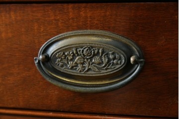 中古　ヘリテイジヘンレドン(Heritage　Henredon)　マホガニー材　上品でクラシカルな雰囲気を漂わせるチェスト　(R-057647)