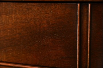 中古　ヘリテイジヘンレドン(Heritage　Henredon)　マホガニー材　上品でクラシカルな雰囲気を漂わせるチェスト　(R-057647)