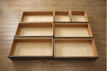 和製ビンテージ　神戸洋家具　ナラ材　前面に施された彫刻の素晴らしいチェスト(引き出し、洋服タンス、収納タンス、ヴィンテージ)(R-057648)