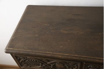 和製ビンテージ　神戸洋家具　ナラ材　前面に施された彫刻の素晴らしいチェスト(引き出し、洋服タンス、収納タンス、ヴィンテージ)(R-057648)