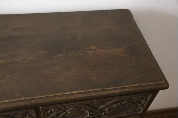 和製ビンテージ　神戸洋家具　ナラ材　前面に施された彫刻の素晴らしいチェスト(引き出し、洋服タンス、収納タンス、ヴィンテージ)(R-057648)