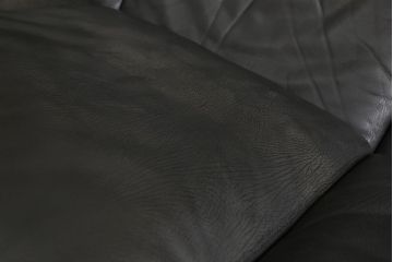 中古　美品　モビリア　デセデ社　スイス　丸みのあるデザインが柔らかい雰囲気を醸し出す本革3人掛けソファ(三人掛け、レザーソファ、)(定価約192万円)(R-057650)