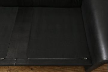 中古　美品　モビリア　デセデ社　スイス　丸みのあるデザインが柔らかい雰囲気を醸し出す本革3人掛けソファ(三人掛け、レザーソファ、)(定価約192万円)(R-057650)