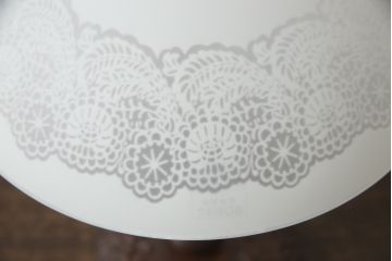 中古　伝統工芸　希少　絶版品　軽井沢彫り　一彫堂　桜の彫が美しく上品なテーブルスタンド(スタンドランプ、デスクスタンド、卓上)(R-057654)