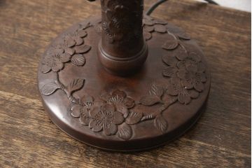 中古　伝統工芸　希少　絶版品　軽井沢彫り　一彫堂　桜の彫が美しく上品なテーブルスタンド(スタンドランプ、デスクスタンド、卓上)(R-057654)
