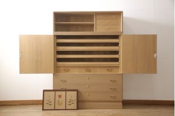 中古　美品　最高級　桐の松山(松山家具)　蒔絵入り　上質な和の空間づくりにおすすめの大阪泉州総桐箪笥(並厚、四方丸、総桐たんす、着物箪笥、衣装箪笥、整理タンス)(定価約250万円)(R-057657)