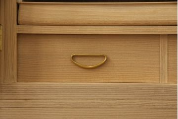 中古　美品　最高級　桐の松山(松山家具)　蒔絵入り　上質な和の空間づくりにおすすめの大阪泉州総桐箪笥(並厚、四方丸、総桐たんす、着物箪笥、衣装箪笥、整理タンス)(定価約250万円)(R-057657)