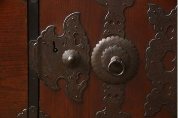 和製アンティーク　鉄脚付きでリビングにも取り入れやすい仙台箪笥ローボード(サイドボード、ローチェスト、テレビ台、テレビボード、リビングボード、引き出し)(R-057658)