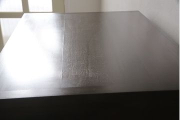 中古　北海道民芸家具　引き出し9杯　シックな色合いが和モダンなお部屋にピッタリな縦型チェスト(洋服タンス、サイドチェスト)(R-057659)