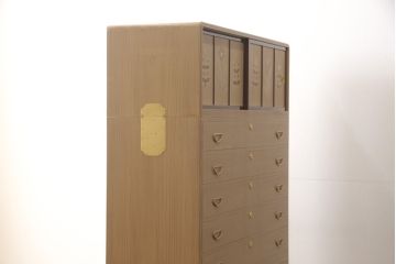 中古　美品　最高級　桐の松山(松山家具)　蒔絵入り　上質な和の空間づくりにおすすめの大阪泉州総桐箪笥(並厚、四方丸、総桐たんす、着物箪笥、衣装箪笥、整理タンス)(定価約250万円)(R-057660)