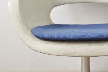 和製アンティーク　昭和レトロ　目を引くデザインが空間のアクセントになるラウンジチェア2脚セット(イージーチェア、1人掛けソファ、椅子)(R-057662)