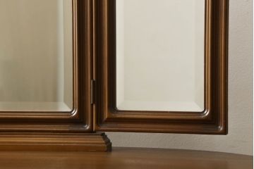 中古　アメリカ　優雅で上品なデザインが目を引くスツール付きドレッサー(鏡台)(R-057665)