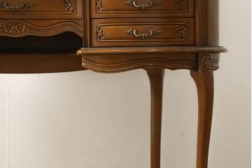 中古　アメリカ　優雅で上品なデザインが目を引くスツール付きドレッサー(鏡台)(R-057665)