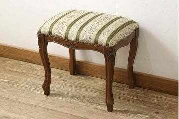 中古　アメリカ　優雅で上品なデザインが目を引くスツール付きドレッサー(鏡台)(R-057665)