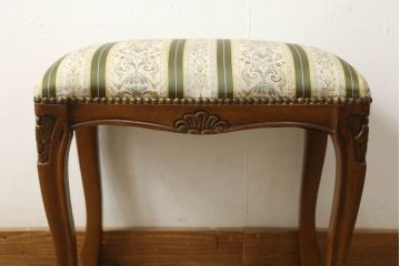 中古　アメリカ　優雅で上品なデザインが目を引くスツール付きドレッサー(鏡台)(R-057665)