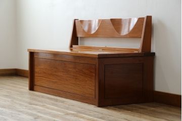 中古　美品　花梨材の温かみのある色合いと木目を楽しめる収納付きベンチ(長椅子、イス、板座チェア)(R-057670)