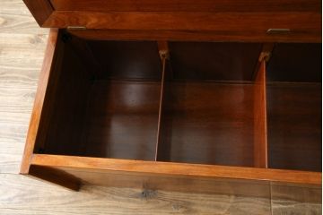 中古　美品　花梨材の温かみのある色合いと木目を楽しめる収納付きベンチ(長椅子、イス、板座チェア)(R-057670)