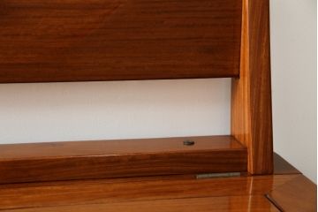中古　美品　花梨材の温かみのある色合いと木目を楽しめる収納付きベンチ(長椅子、イス、板座チェア)(R-057670)