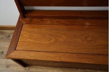 中古　美品　花梨材の温かみのある色合いと木目を楽しめる収納付きベンチ(長椅子、イス、板座チェア)(R-057670)