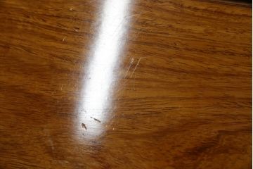 中古　美品　花梨材の温かみのある色合いと木目を楽しめる収納付きベンチ(長椅子、イス、板座チェア)(R-057670)