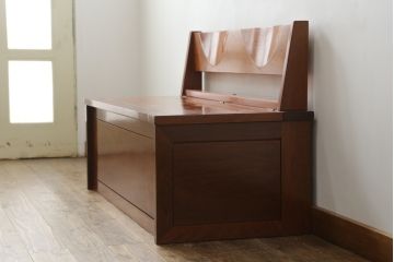 中古　美品　花梨材の温かみのある色合いと木目を楽しめる収納付きベンチ(長椅子、イス、板座チェア)(R-057671)