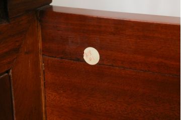 中古　美品　花梨材の温かみのある色合いと木目を楽しめる収納付きベンチ(長椅子、イス、板座チェア)(R-057671)